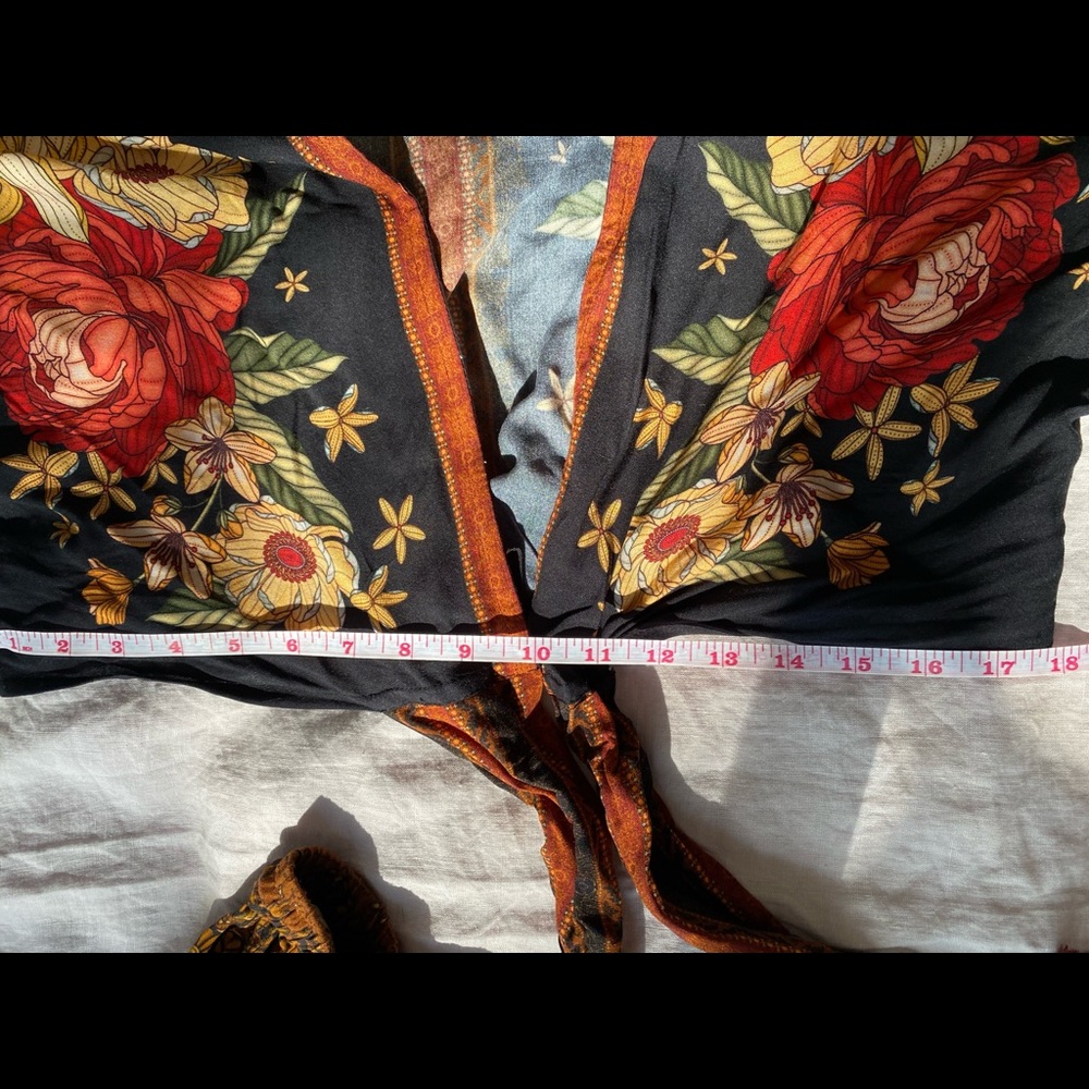 Farm Rio Midi Skirt + Envelope cropped top - Picture 5 of 15